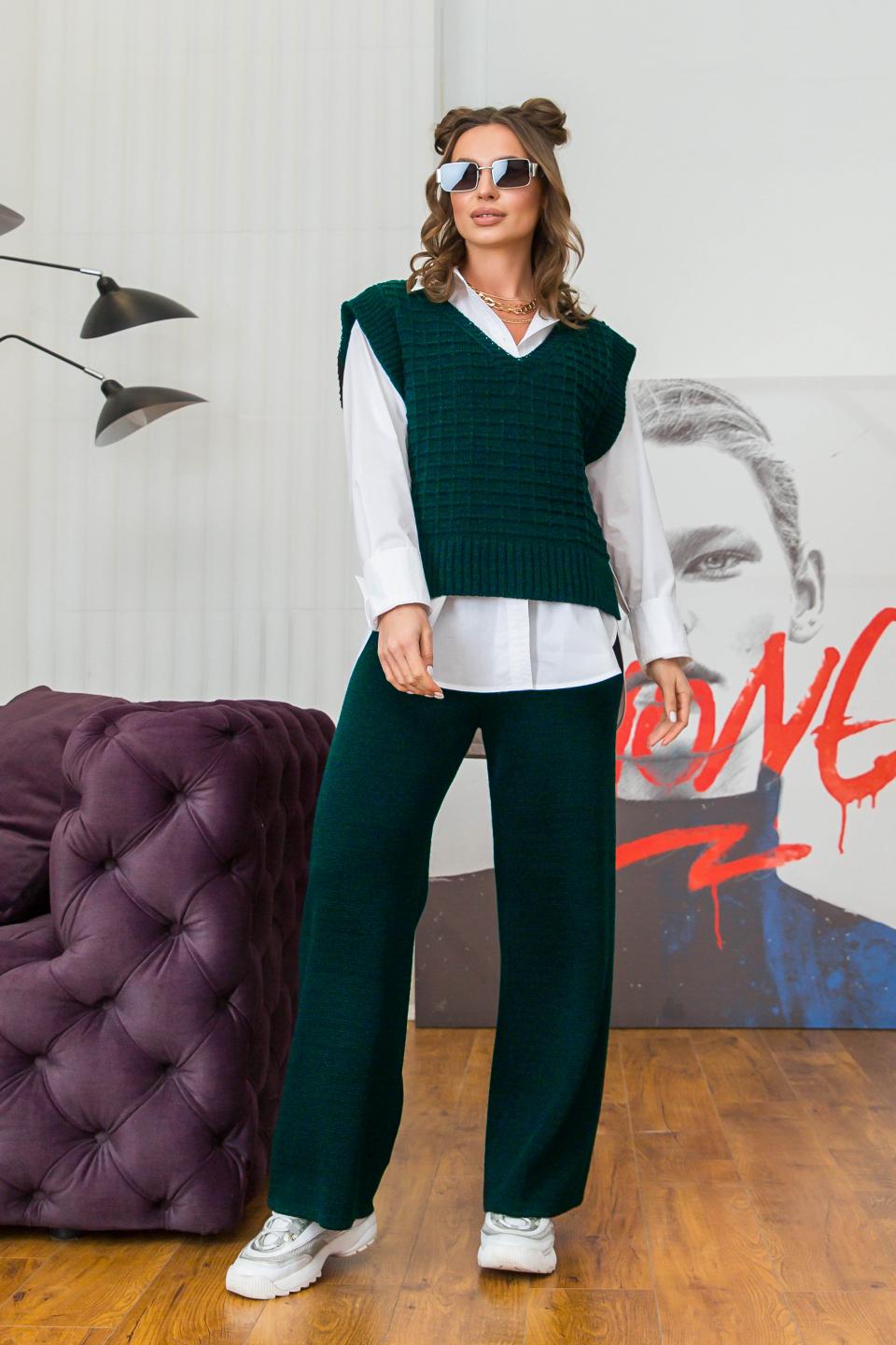 Set: «Molly» vest and trousers (dark emerald)