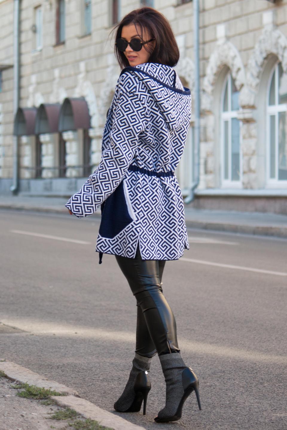 Warm cardigan with a hood with a zipper &quot;Nonna&quot; (blue, white)