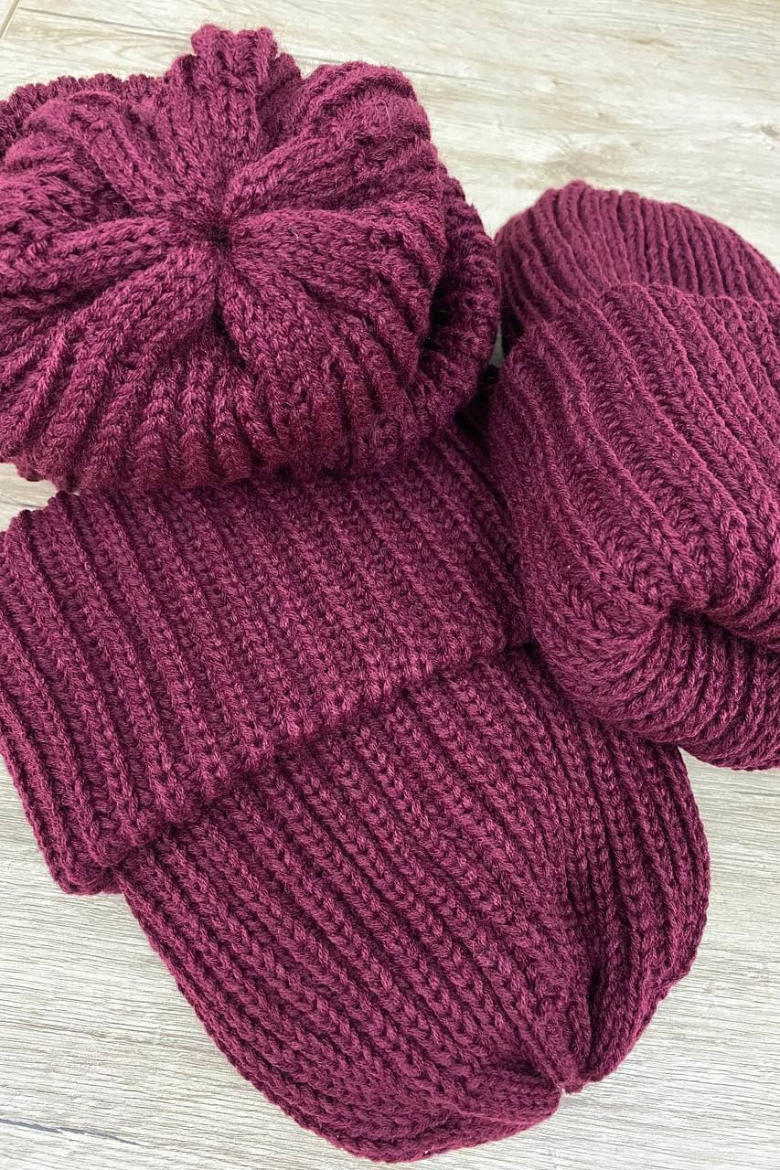 Warm knitted hat «Dance»  (burgundy)