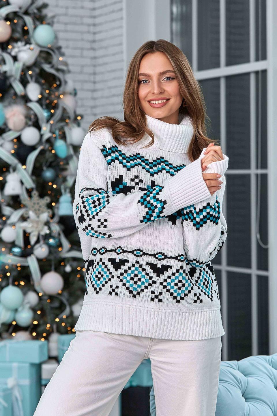 Теплий светр із норвезьким орнаментом «Берта» (білий, чорний, смарагд)