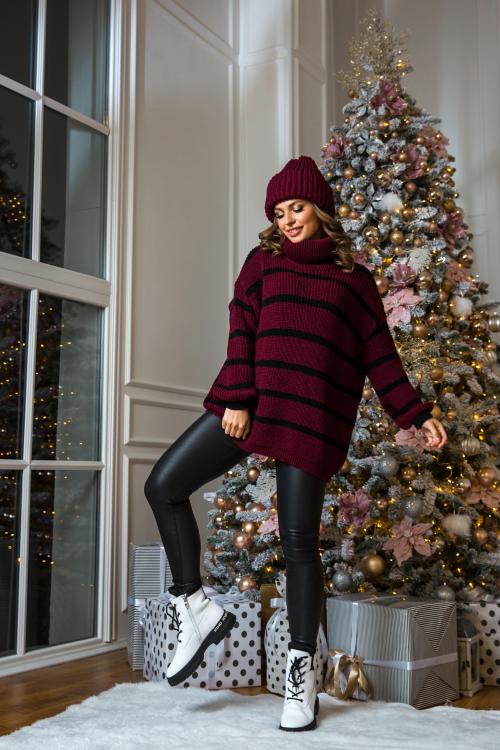 Warm cozy oversized sweater "Tabby" (burgundy, black)