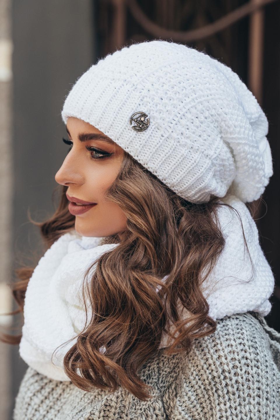 Set: knitted hat and snood &quot;Nota&quot; (white)