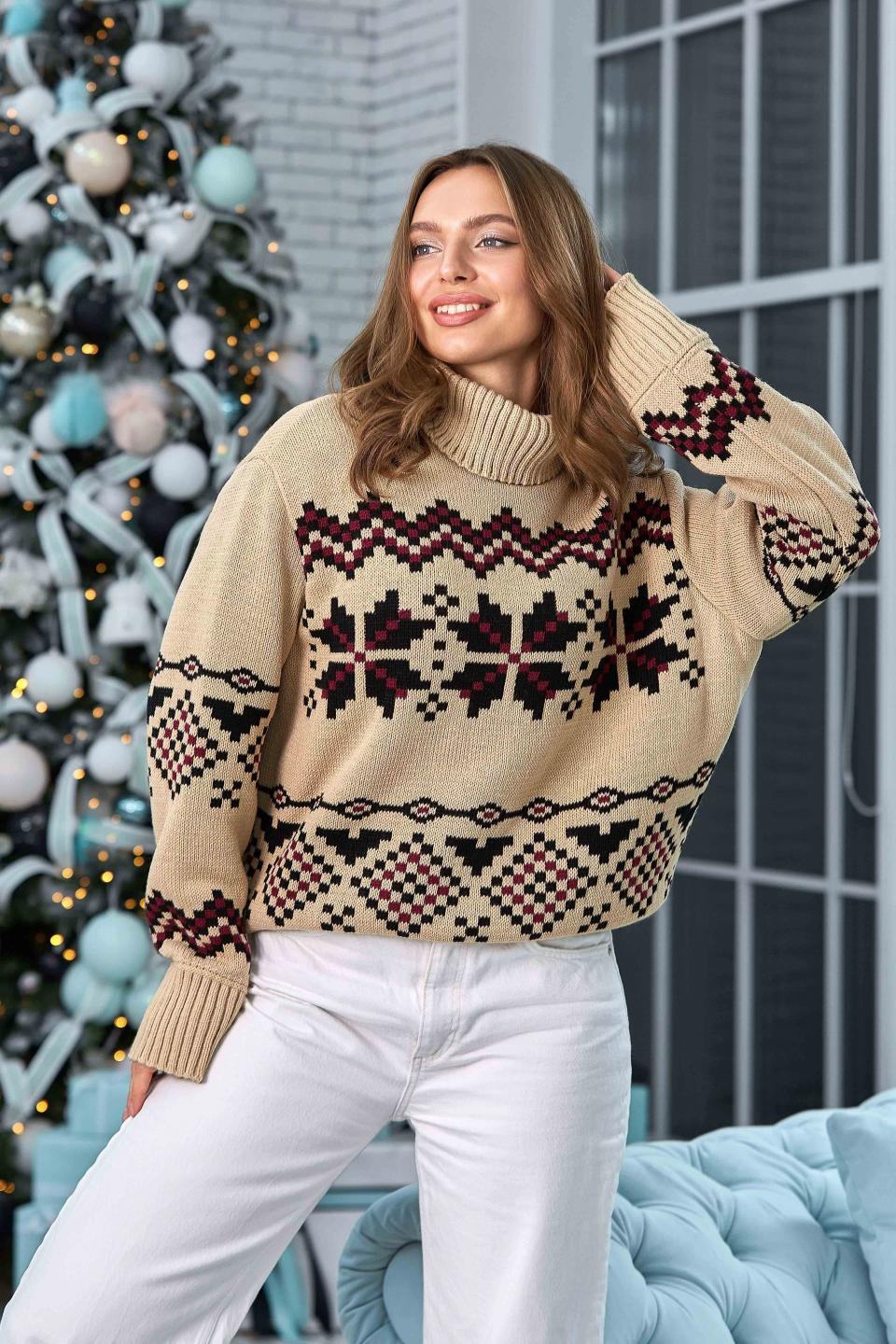 Теплый свитер с норвежским орнаментом «Берта» (беж, черный, фуксия)