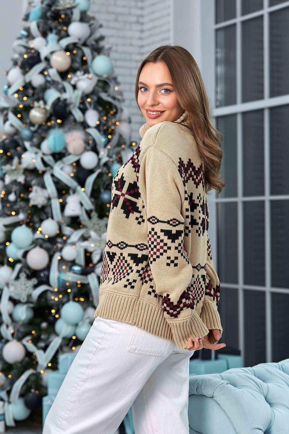 Warm sweater with Norwegian ornament &quot;Berta&quot; (beige, black, fuchsia)
