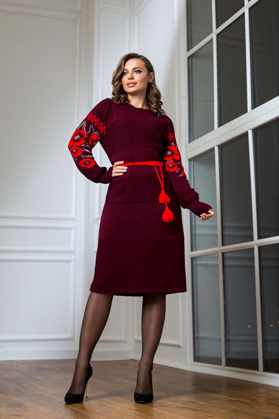 Нарядное вязаное платье-вышиванка «Любава» (бордо, алый, капучино)