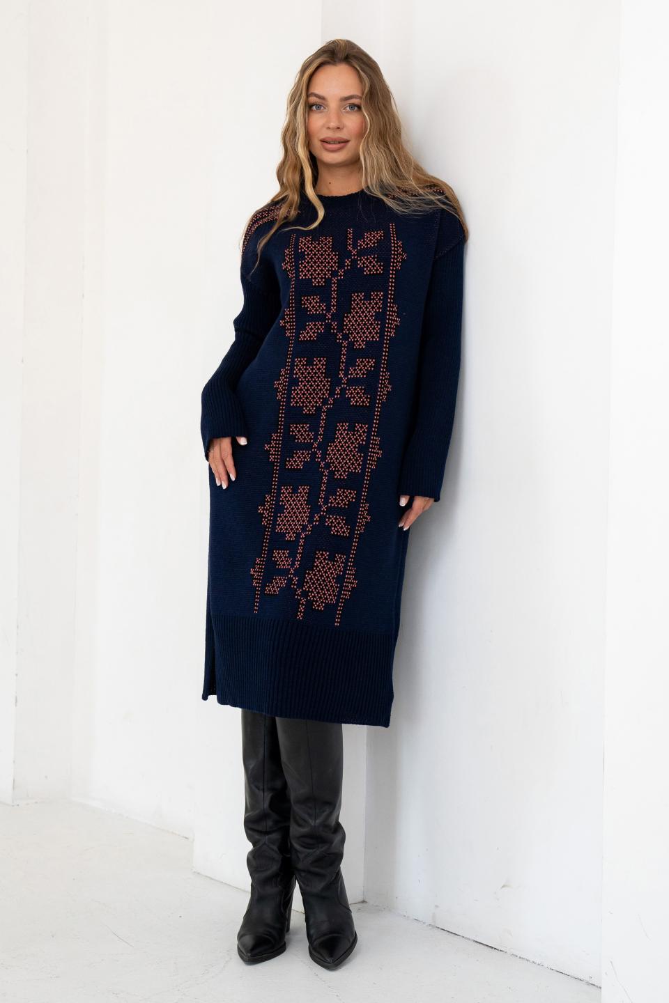 В'язана сукня вишиванка «Вербена» (синій, чорний, корал)
