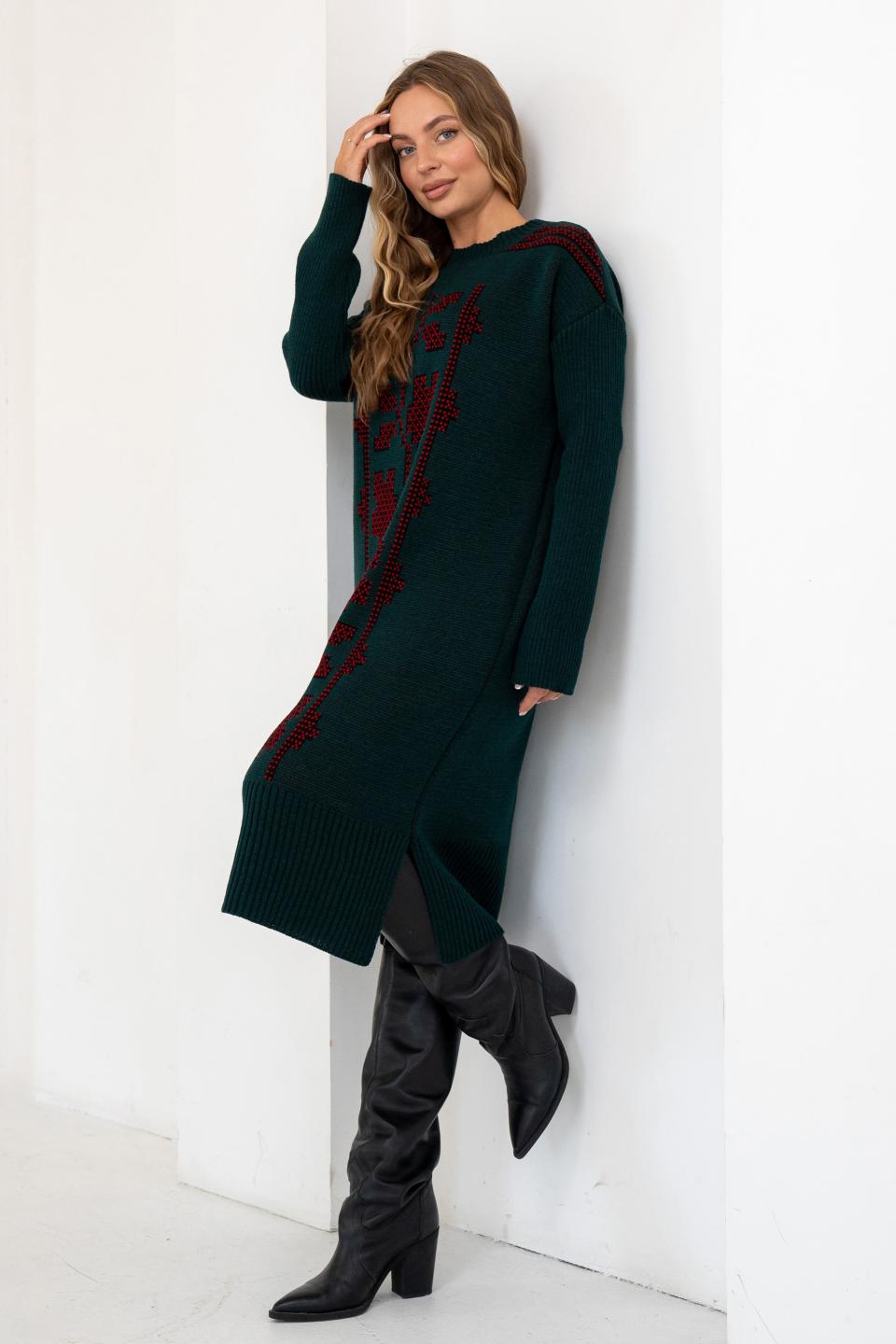 В'язана сукня вишиванка «Вербена» (смарагд, чорний, червоний)