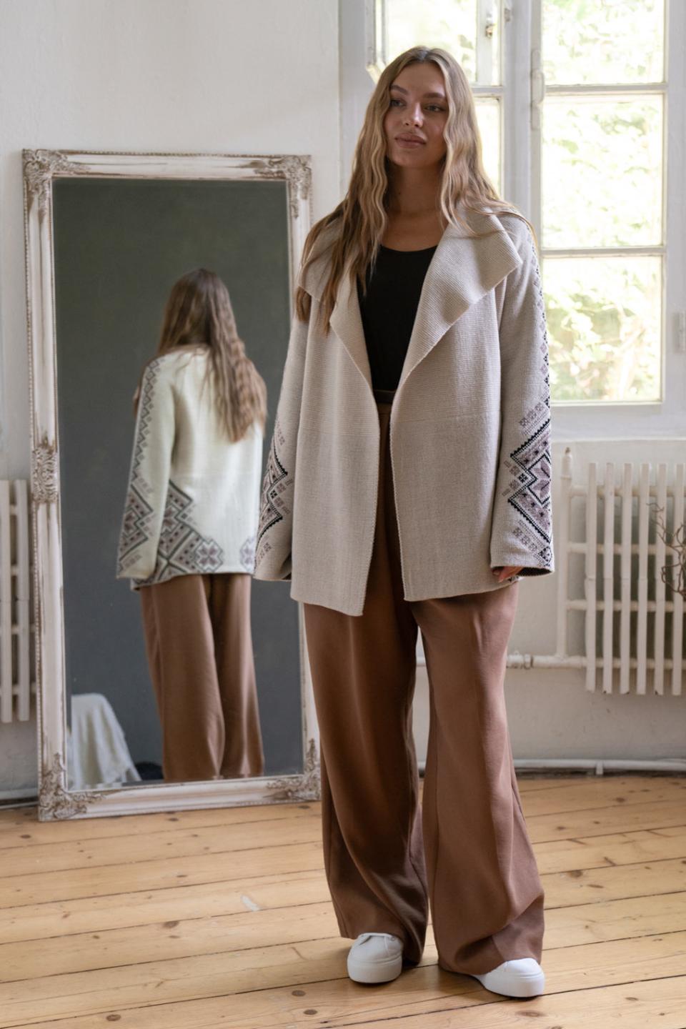 Knitted jacket in ethnic style "Kristina" (linen, cappuccino, black)