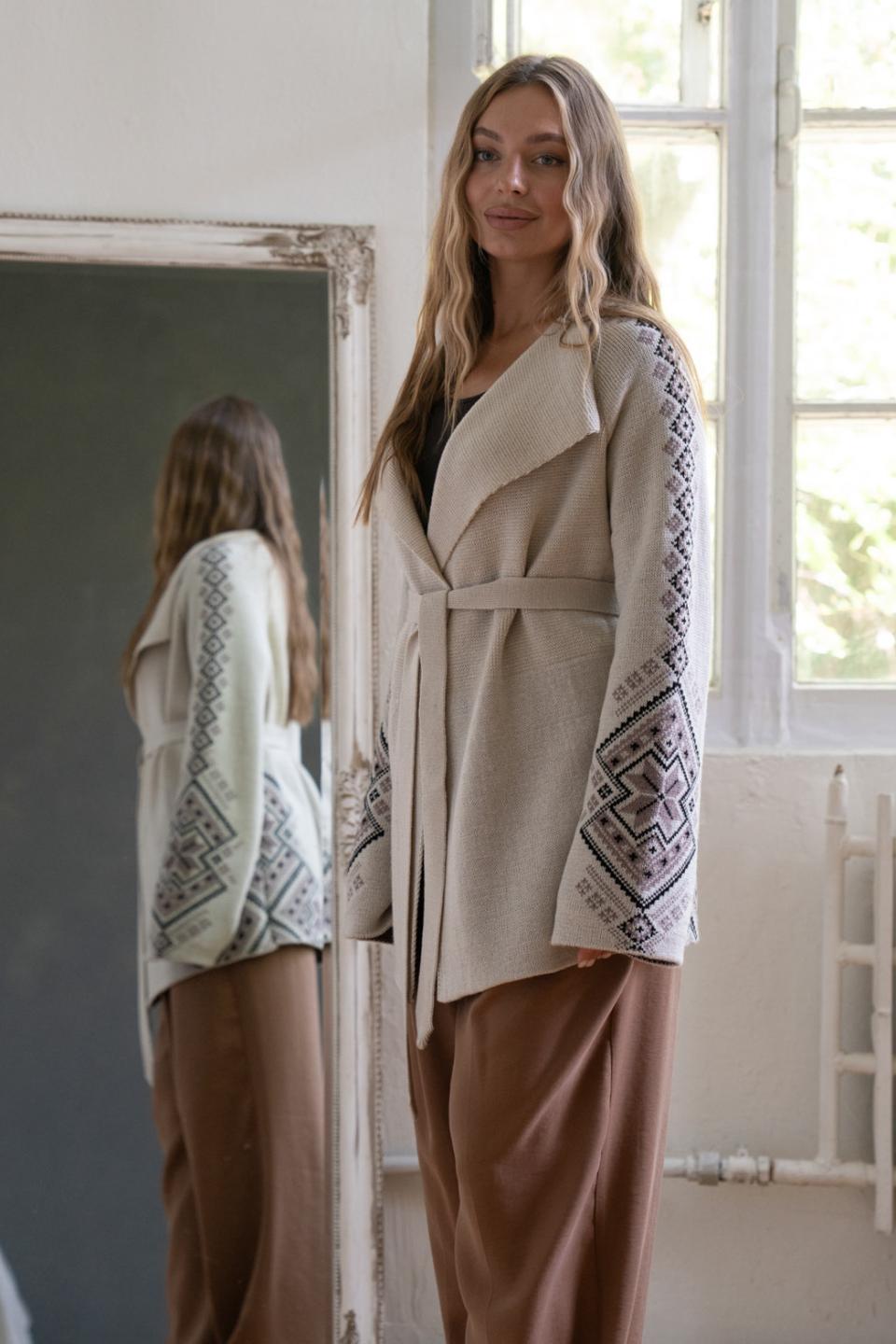 Knitted jacket in ethnic style "Kristina" (linen, cappuccino, black)