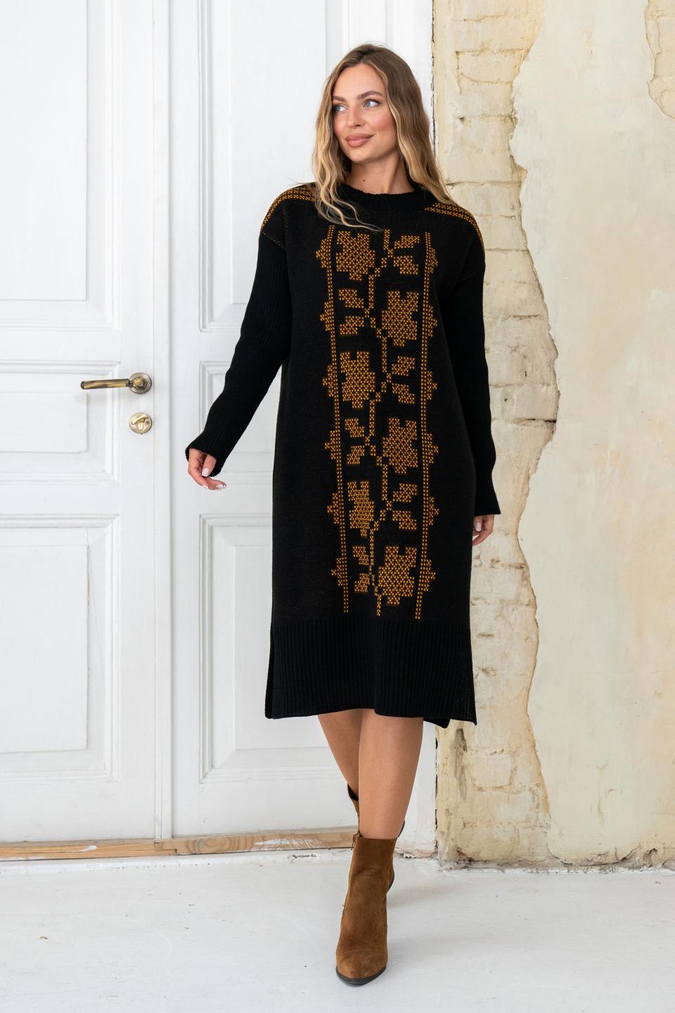 В'язана сукня вишиванка «Вербена» (чорний, шоколад, гірчиця)