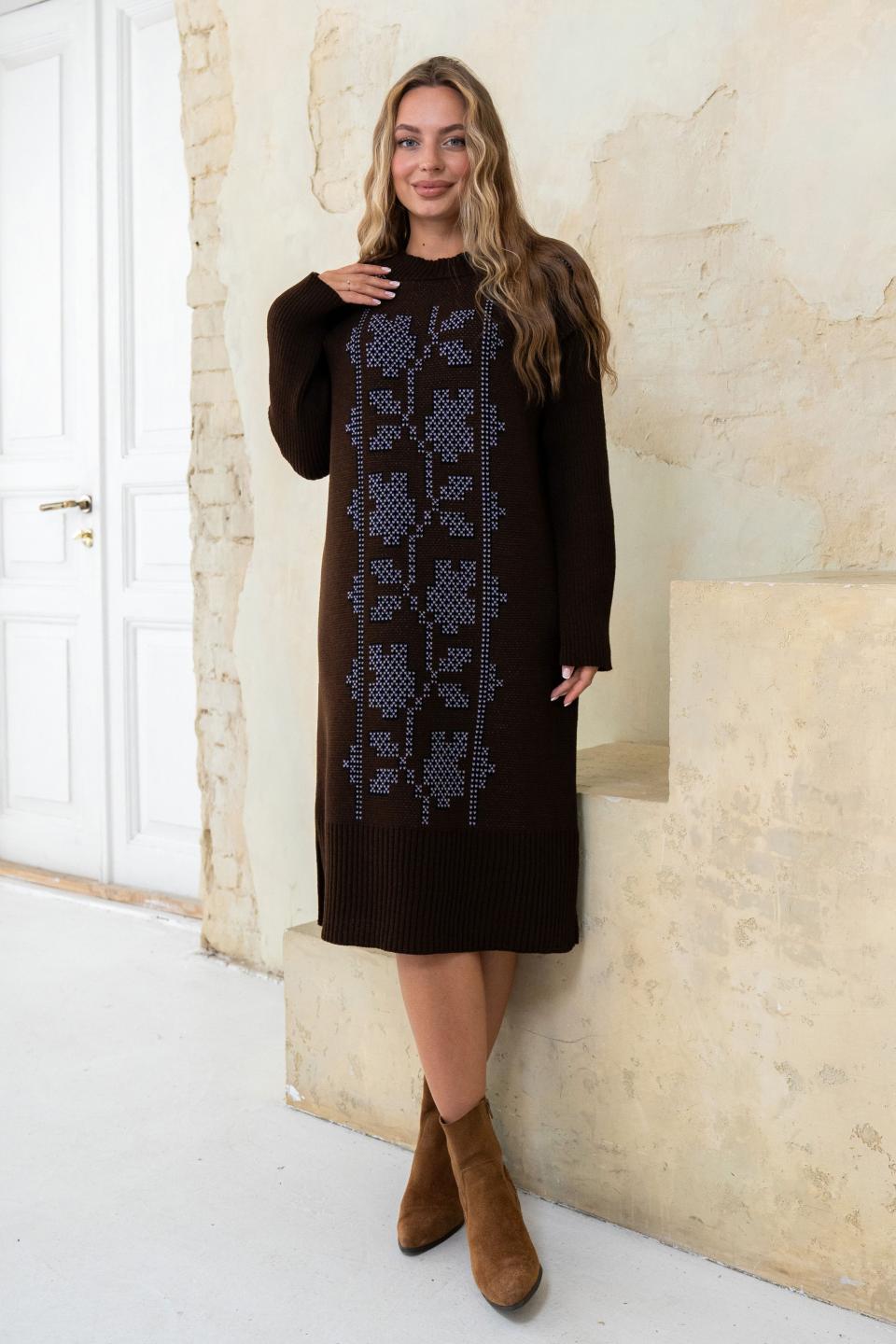 В'язана сукня вишиванка «Вербена» (шоколад, чорний, ліловий)