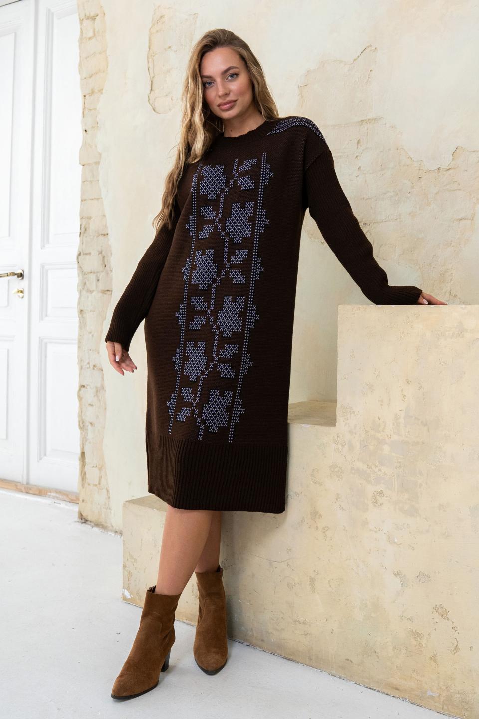В'язана сукня вишиванка «Вербена» (шоколад, чорний, ліловий)